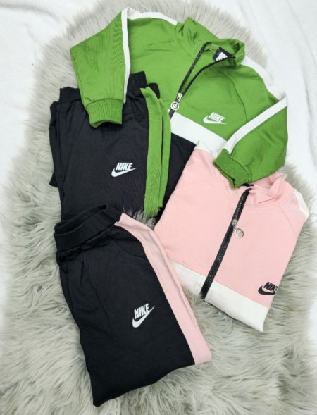 جديدنا! ترنجات Nike الأصلية - الأناقة والراحة لطفلك/طفلتك