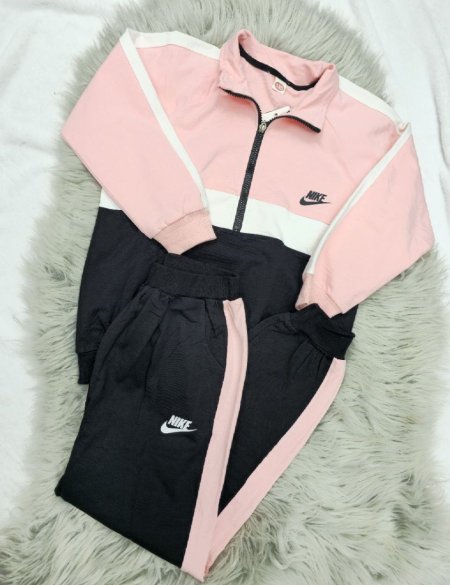 لون زهري واسود