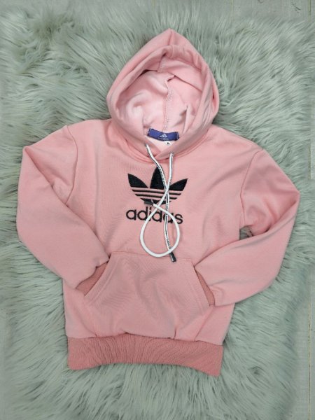 هودي أديداس الوردي: الأناقة والراحة في قطعة واحدة