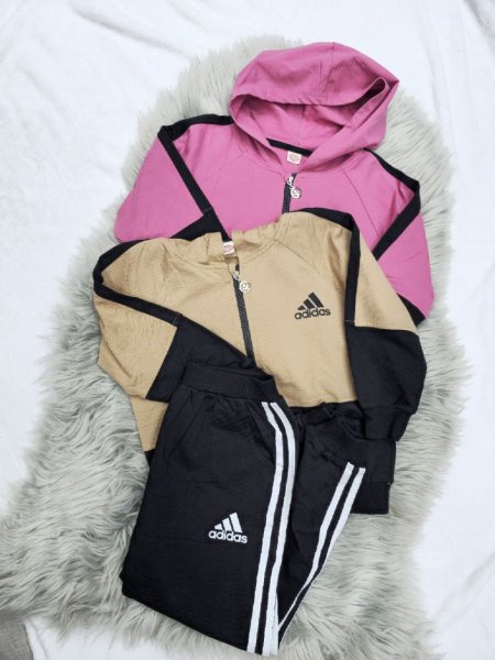 لون بيج وأسود